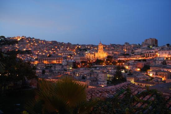 Palazzo Il Cavaliere B&B De Charme Modica Exterior foto